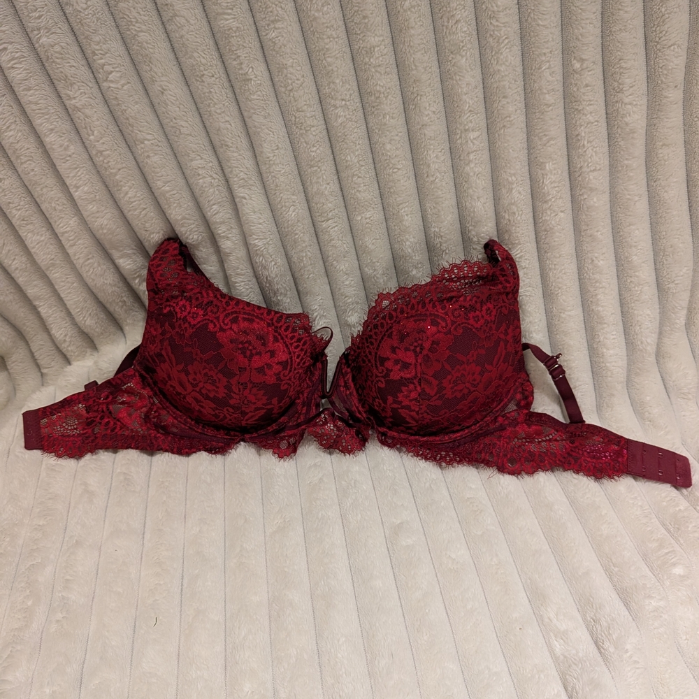 Red Lace Underwire Bra with Floral Detailing